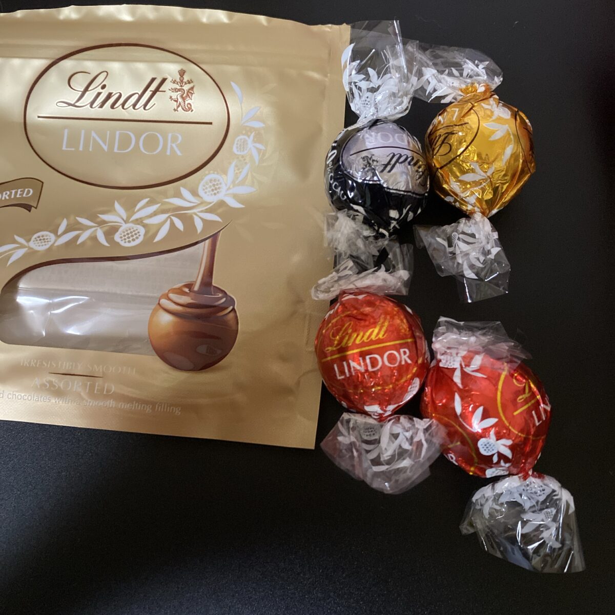 リンツ福袋　2019 完売　Lindt　リンドール　クリエーション　エクセレンス　6点&赤バッグ リンツ福袋2019ネタバレチョコレート内容⁄賞味期限 - ふたり暮らし